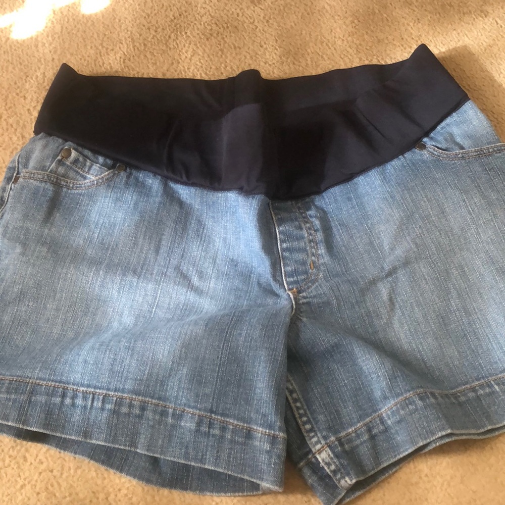 Maternity shorts